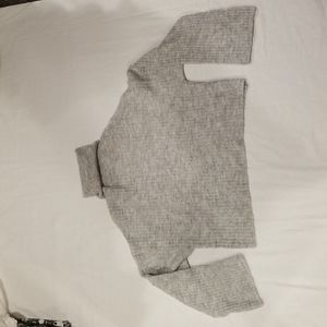 Divided crop pull over turtleneck sweater
